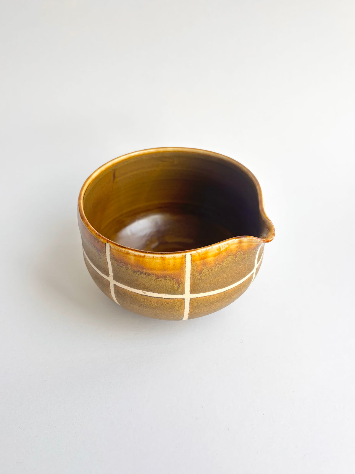 honey amber grid matcha bowl