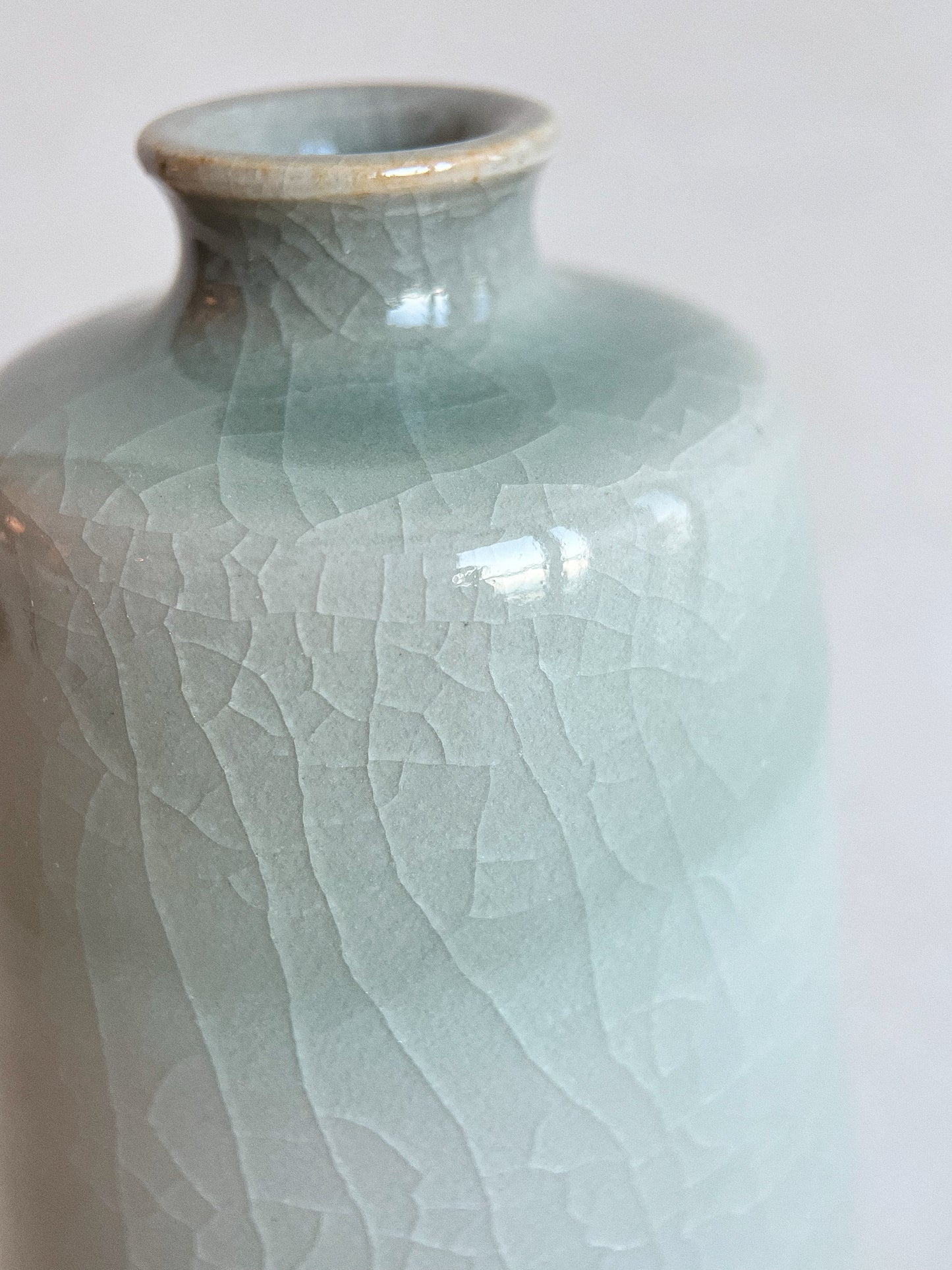 Celadon vase l